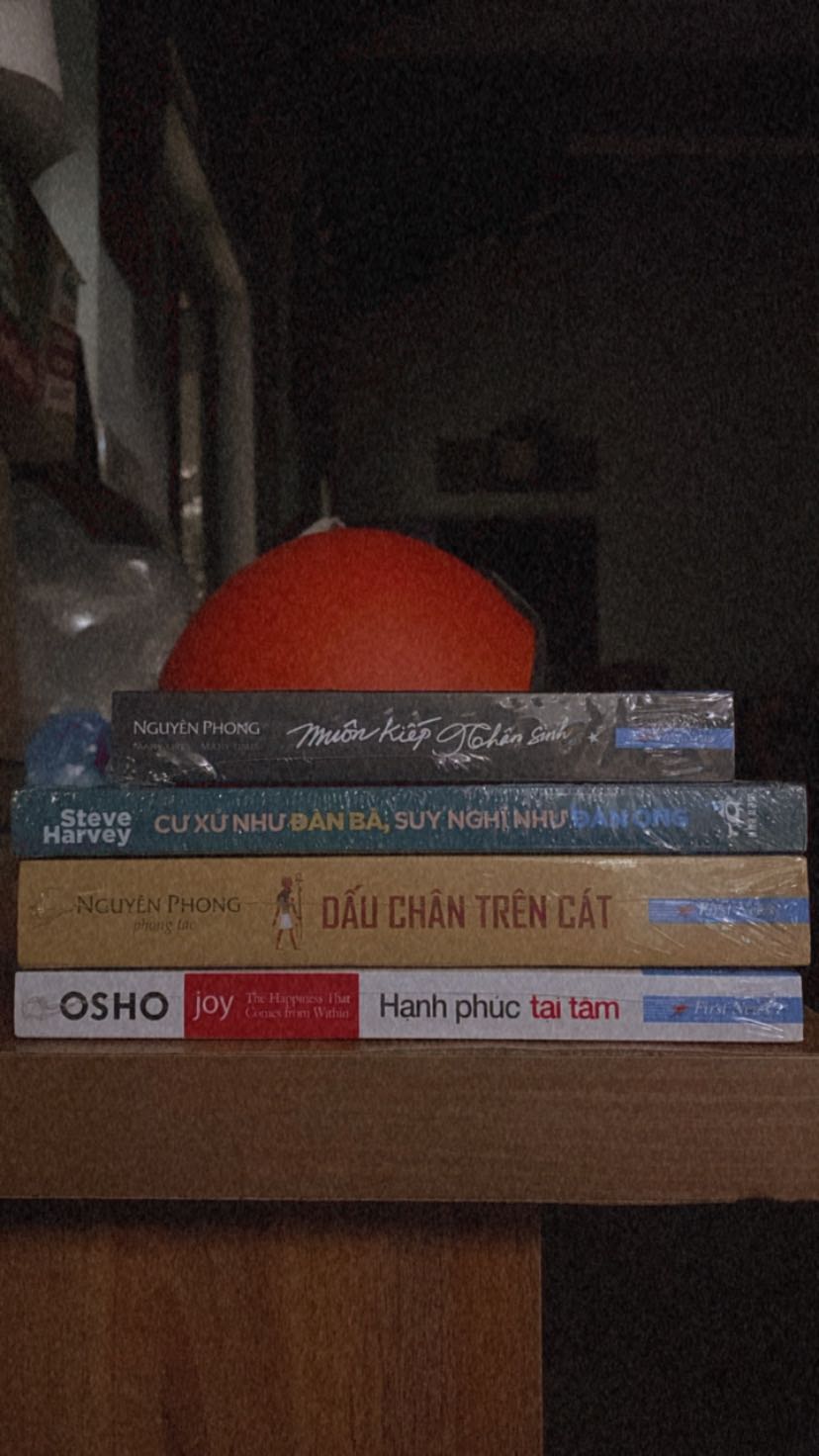 Sách chỉ rõ cách suy nghĩ của đàn ông từ đó cho phái nữ hiểu được bản chất của một nữa kia để hành sử cho đúng, nhưng kì thực thì mình hơi rùng mình vì cái sở thích của nam giới, vì còn độc thân nên đọc để hiểu hơn, còn chuyện lập gia đình thì theo duyên mỗi người vậy. Cơ mà cái mà tg  ngụ ý  không hẳn phù hợp với văn hoá của người Việt lắm, vì vậy chỉ để tham khảo để biết muốn dấn thân vào một mối quan hệ thì nên có cách nhìn như thế nào cho đúng vậy.