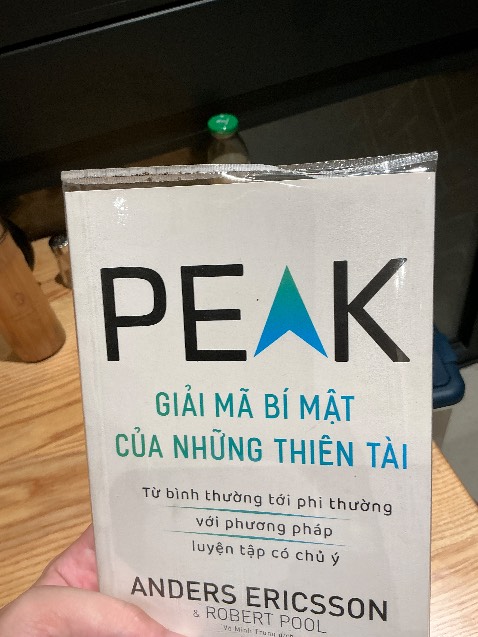 Khoảng 2 chục cuốn gần đây mình mua đều bọc bookcare rất tệ. Nếu không phải bị bong rách, thì cũng không khít sách. Mua của tiki vì mỗi bookcare, giờ suốt ngày bị thế này chẳng lẽ bye bye luôn.