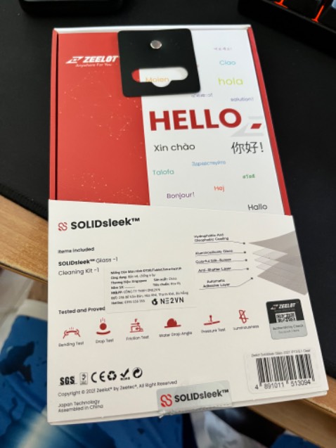 Kính trong cực kỳ luôn, dán vào nhận ra sáng hơn hẳn miếng của mipow