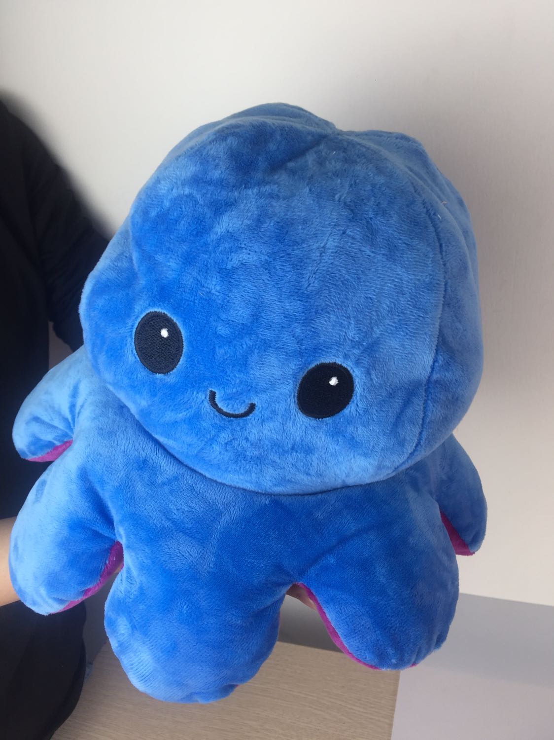 Xinh lắm nè. Rất dễ thương
Nhận hàng mình rất hài lòng. Gấu giống ảnh. 
Bên trong nhiều bông êm lắm. Vải ngoài siêu co dãn. 
Ship nhanh. Đóng gói rất ok. Vs có quà tặng nữa. 
Thank shop
5 sao. 
Sẽ quay lại.