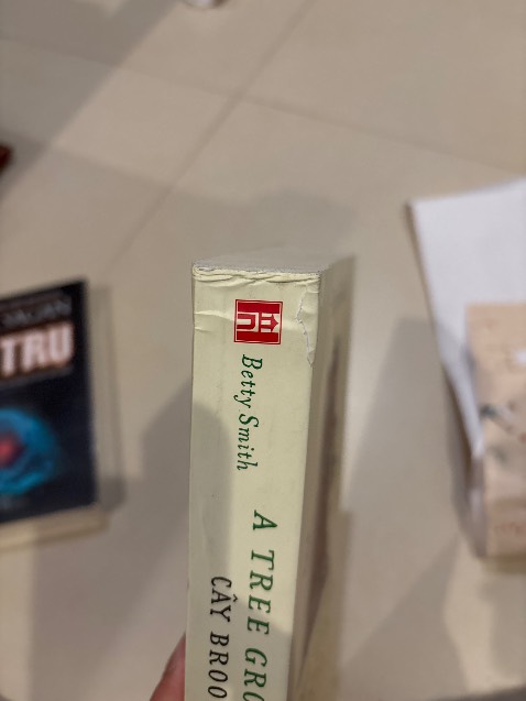 Sách bị nhăn lúc mình lấy từ hộp đóng gói bị móp méo