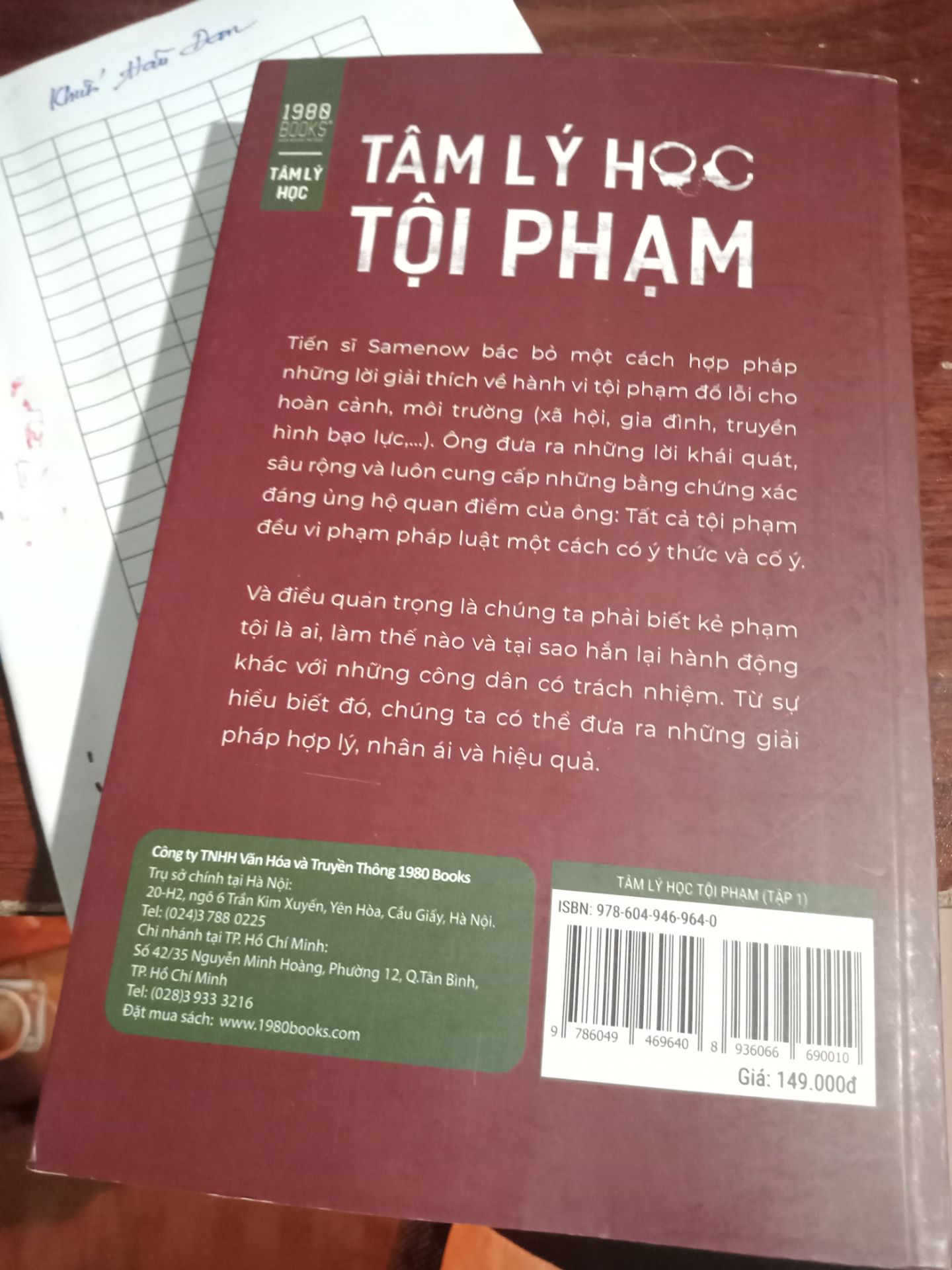 Sách mình nghĩ mọi người nên mua tiki là chính hãng nhé. Cuốn sách khá lôi cuốn với nội dung hấp dẫn, chất liệu giấy thì khá mịn màng và thêm đóng cuốn tỉ mỉ. Khá hài lòng.
