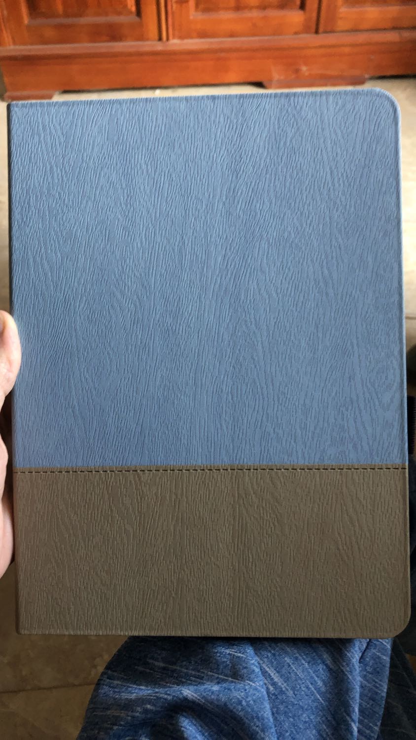 Trông bên ngoài khá đẹp, nhưng có vẻ trông rẻ tiền chưa xứng đáng với giá 690k. Mùi sản phẩn không thích lắm, dùng lâu không biết có bay hết không :(