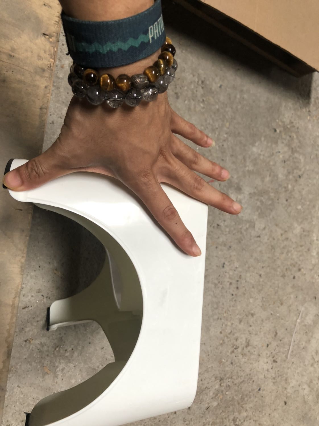 lúc đầu mình thấy hình ảnh giống euko mà thấy rẻ nên mua nhưng nhận hàng khá là thất vọng vì ghế bé hơn trong ảnh, nhựa chất lượng kém, bẻ cái là cong.