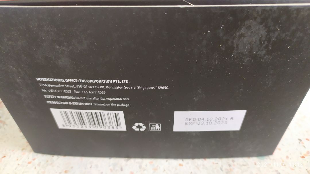 Cafe vị đậm. Khi pha nghe mùi hơi khét nhưng để nguội chút xíu thì uống cũng ok, giống expresso. 
Điểm trừ về hình thức, có cảm giác là có cái hộp giấy rồi nhồi 1 đống cafe vào cho đủ số vậy. Mình đếm thử thì ra 101 gói. 😂