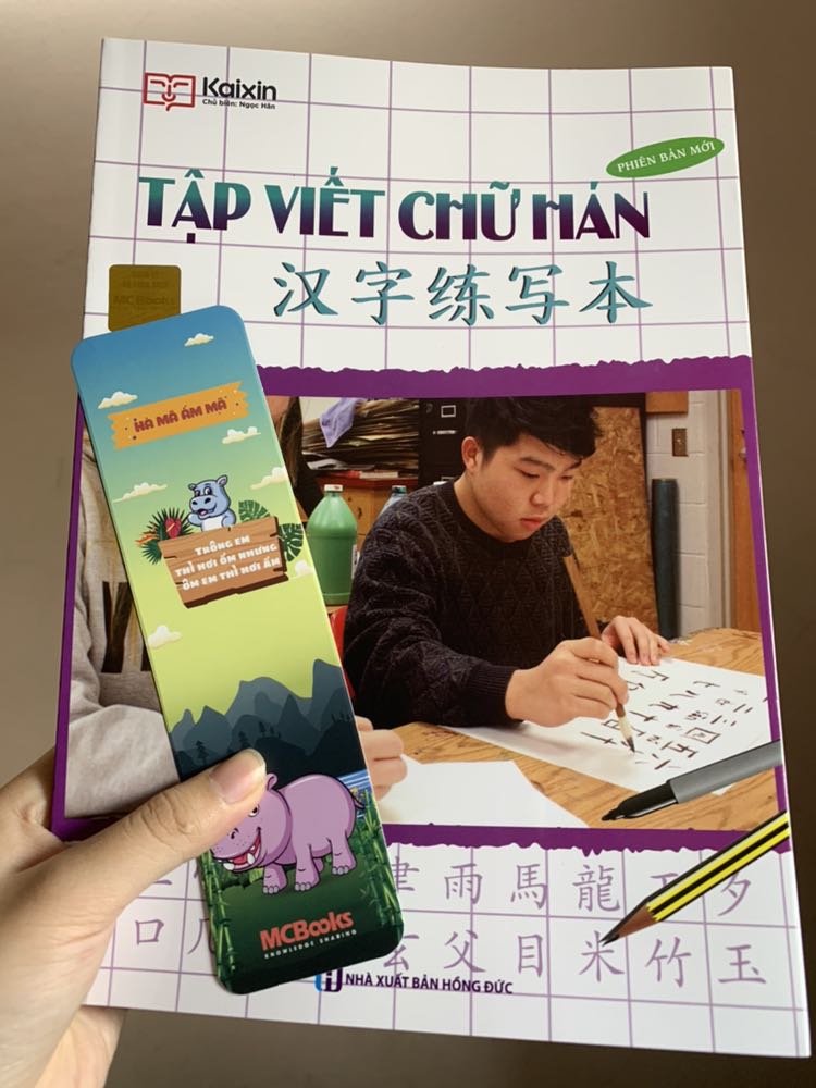 Giao hàng rất nhanh, sách đến tay ko bị móp méo gì, sách rất đẹp và chất lượng, giá thành rẻ hơn mua ngoài hiệu sách