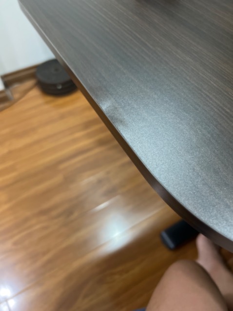 Bàn rất đẹp và rộng. Lên xuống trơn mượt. Ưng. Tuy nhiên chất lượng mặt bàn ko tốt lắm. Mới dùng một thời gian nhưng gỗ ép bị phồng. Bàn rất đẹp và rộng. Lên xuống trơn mượt. Ưng. Tuy nhiên chất lượng mặt bàn ko tốt lắm. Mới dùng một thời gian nhưng gỗ ép bị phồng.