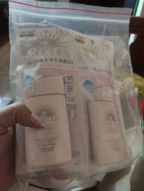 Lúc đặt hàng có km kèm tới khi nhận hàng lại nói hết hàng km và nói km khác chứ k phải như lúc qc Lúc đặt hàng có km kèm tới khi nhận hàng lại nói hết hàng km và nói km khác chứ k phải như lúc qc