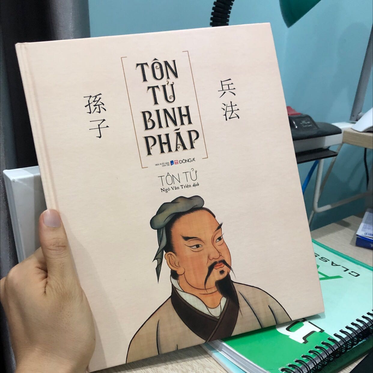 Bản in khổ vuông, giấy đẹp, mịn, mát tay nhưng nội dung dịch khó hiểu, dùng nhiều từ cổ, câu văn lủng củng.