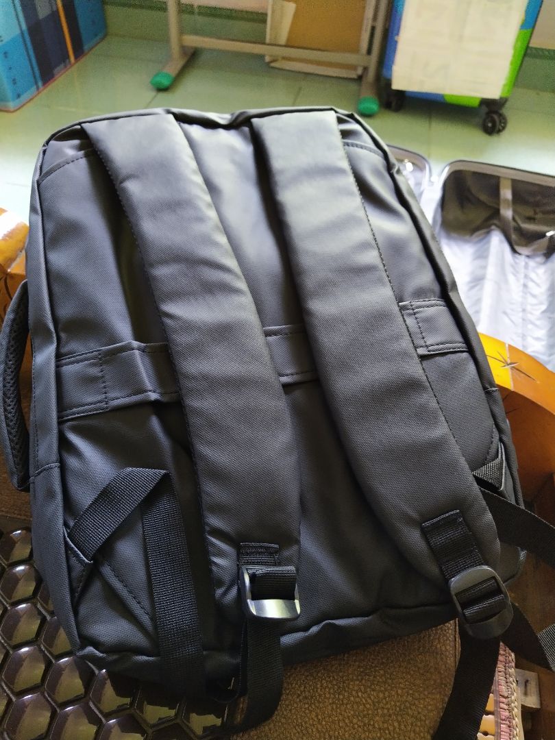 Kiểu dáng năng động, hiện đại, màu đúng như đăng ký mua, chất liệu vải ok, hy vọng dùng bền