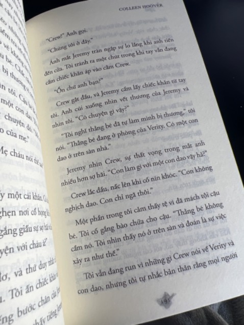 Sách hay *** chưỡng. Mặc dù dày 500tr nhma mình đã đọc một lèo hết trong vòng 1 đêm. Thật sự là nd toxic kinh khủng, plot twist đập dô mặt ầm ầm luôn :))) xứng đáng 10/10