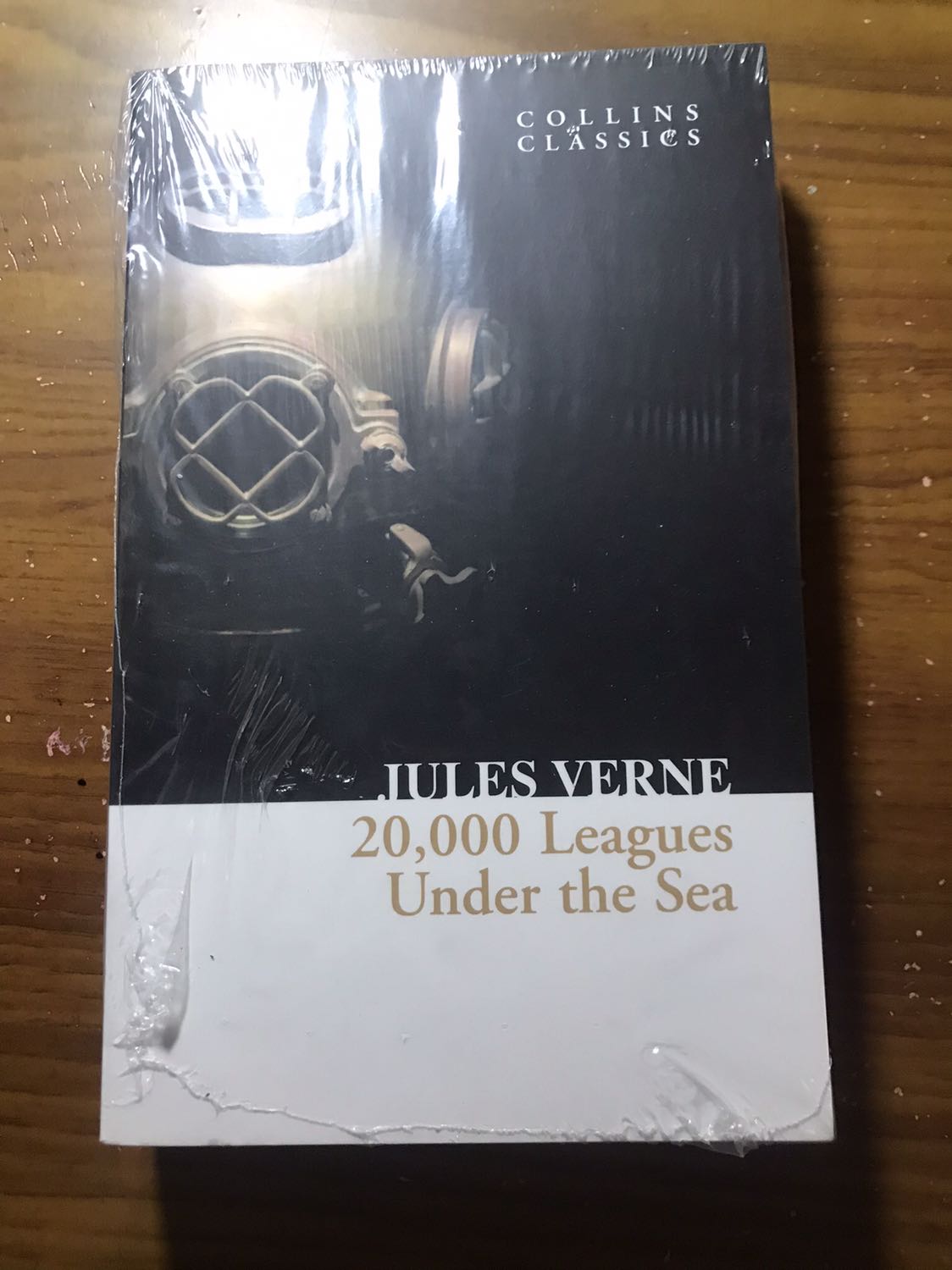 Sách được bọc chống sốc và còn nguyên bì nilon. Sách nhỏ bỏ túi và dày vừa phải. Nội dung không phải bàn.