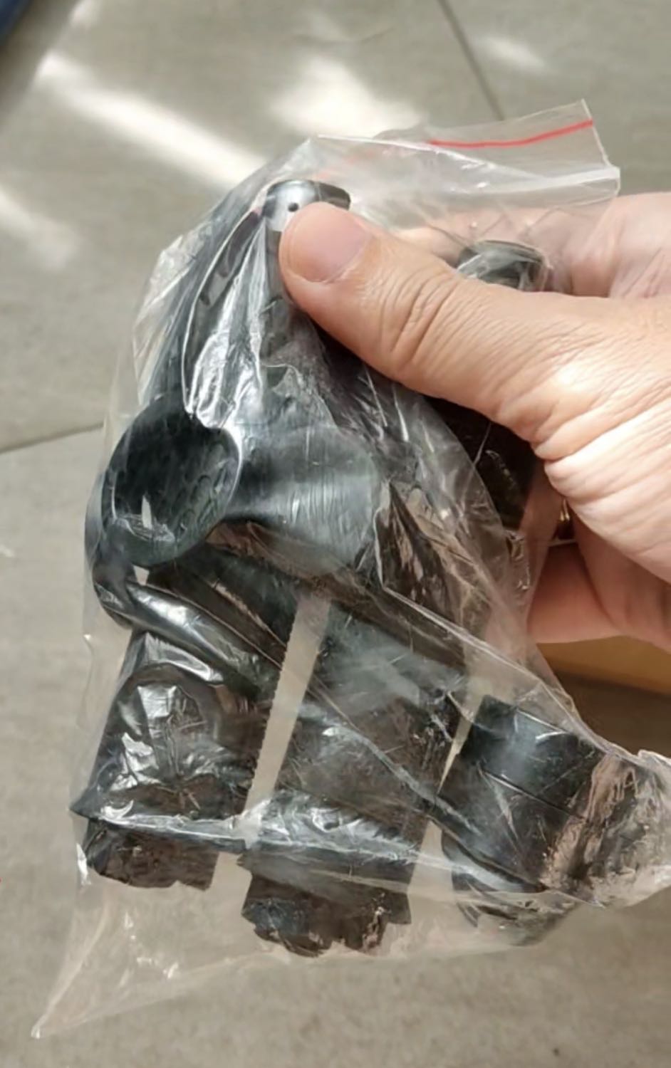 Shop giao lộn hàng
Tiki support rất tệ gọi diện thoại, giửi email đầy đủ 2 ngày rồi mà không một phản hồi
Ngay lúc nhận hàng nhân viên giao hàng của tiki cũng từ chối nhận hàng do lỡ bấm nút “Giao hàng” rồi