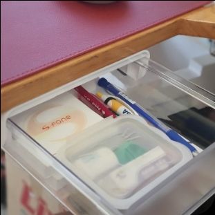 đóng gói kỹ lưỡng, hàng rất đẹp. mỗi sản phẩm là 3 miếng keo dính rất chặt chỉ dùng tới 2 miếng 1 miếng sơ cua . tuy nhiên do phòng mình nắng nên không biết keo sẽ chịu được bao lâu.