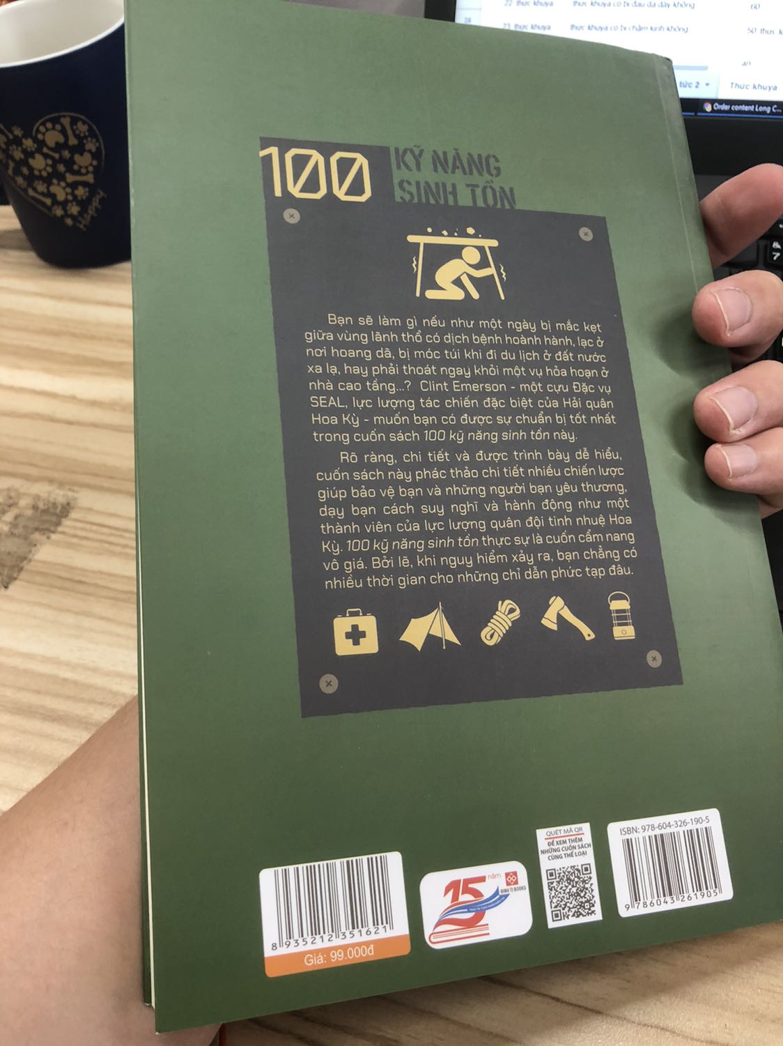 Sách giao nhanh lắm nha mọi người. Sách cực đẹp, không rách bìa, mòn gốc gì cả. Chưa đọc nên chưa biết hay hay không nhưng bao bì thì rất oke r. 5 sao nhé!