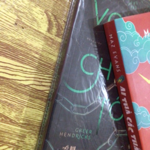 Mua sale 3/3 nên khá rẻ nhưng tiếc là k có mã giảm giá thêm nữa. Nội dung hay,hấp dẫn. Đóng gói cẩn thận,giao hàng nhanh.