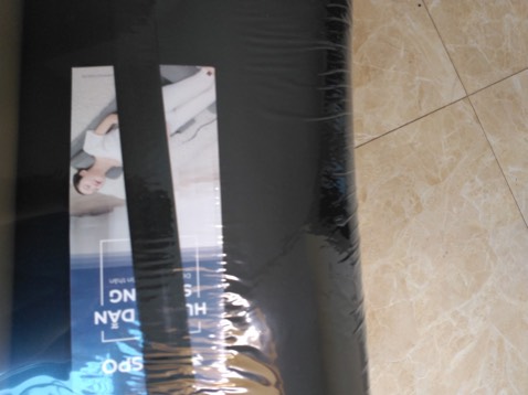 Máy có chức năng mát xa ở cổ vai gáy, túi khí mát xa + sưởi ấm vùng vai lưng và chế độ rung ở phần đùi. Hàng ok, mẹ tớ rất thích cứ lôi ra nằm hằng ngày 😂. Đóng gói chắc chắn ko bị móp hộp. Hàng chính hãng nên yên tâm về chế độ bảo hành. Nhân viên tư vấn rep nhanh 🤙