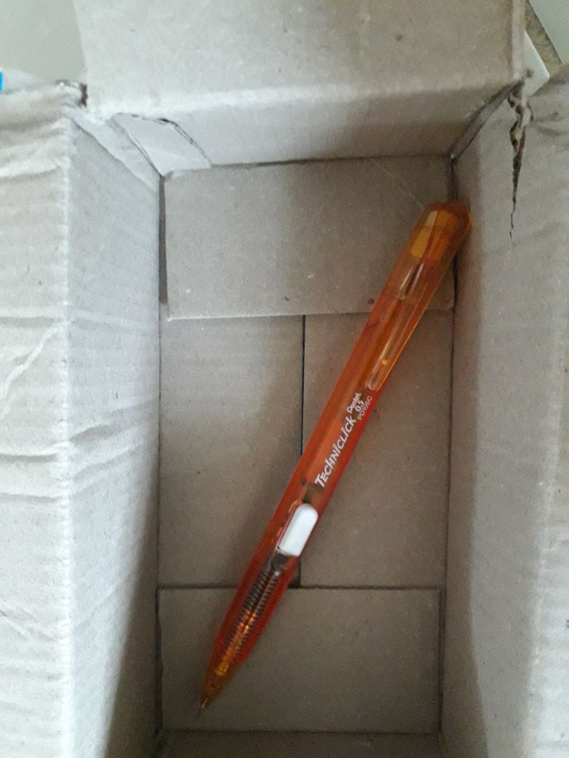 Lần trước mình đã mua 1 cây rồi, đóng gói tốt, bao bì đầy đủ, bút dùng rất tốt, có điều chất liệu của bút hoàn toàn bằng nhựa, nên rơi rớt nhiều sẽ rất dễ vỡ. Lần này mua, mình nhận được như thế này. Mình không hiểu tại sao bút không có bao bì, cũng không có gói giấy hay nilon. Lần trước mình đã mua 1 cây rồi, đóng gói tốt, bao bì đầy đủ, bút dùng rất tốt, có điều chất liệu của bút hoàn toàn bằng nhựa, nên rơi rớt nhiều sẽ rất dễ vỡ. Lần này mua, mình nhận được như thế này. Mình không hiểu tại sao bút không có bao bì, cũng không có gói giấy hay nilon.