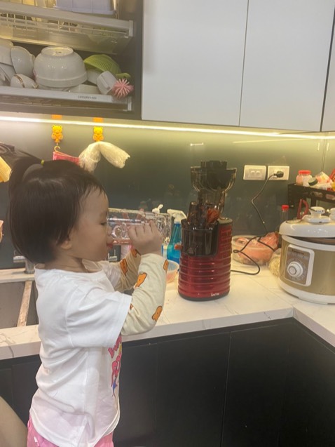Máy ép êm, trục nặng chắc chắn, ép kiệt. Bé nhà mình rất thích. Đặt tiki now giao nhanh như 1 cơn gió Máy ép êm, trục nặng chắc chắn, ép kiệt. Bé nhà mình rất thích. Đặt tiki now giao nhanh như 1 cơn gió