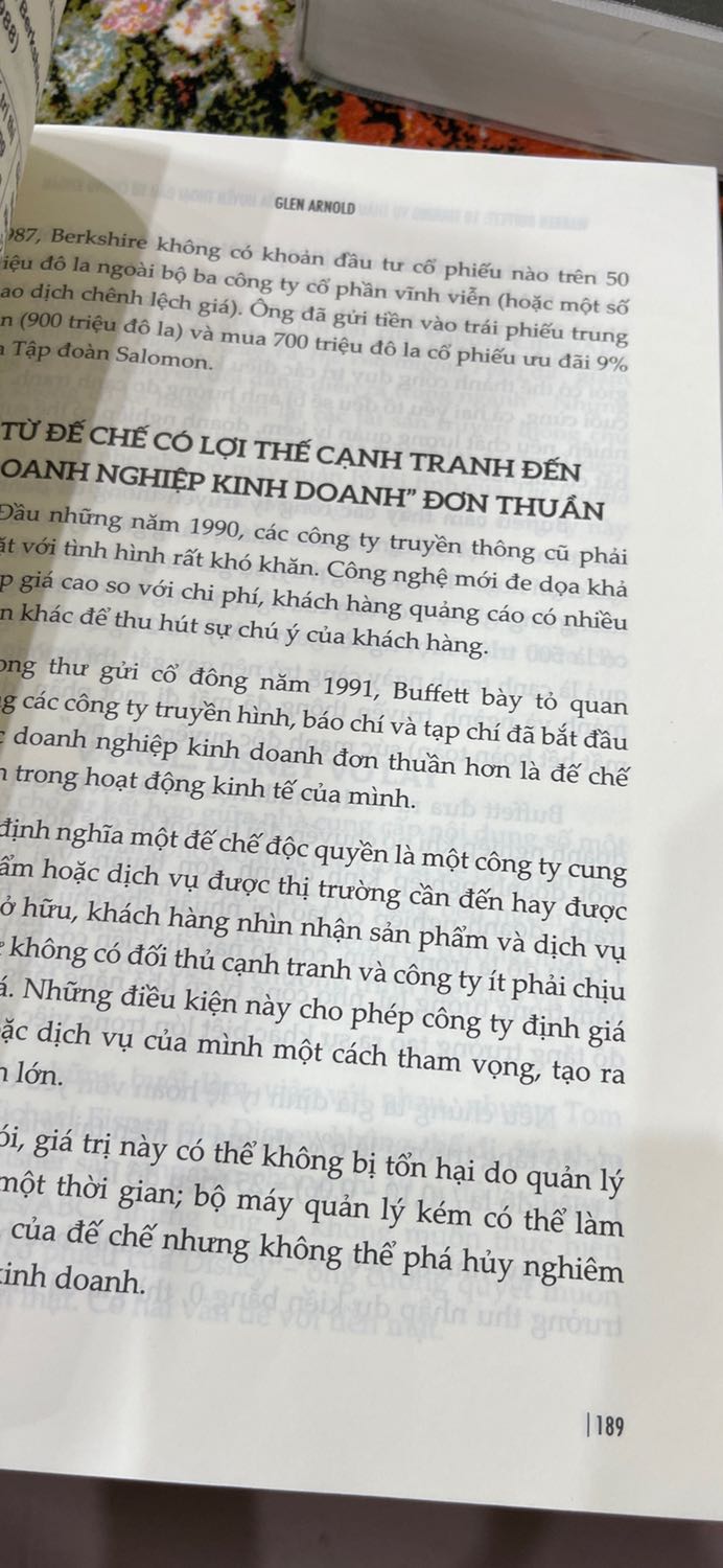 Sách đẹp! Giao hàng nhanh. Ai muốn thực sự hiểu về đầu tư & chứng khoán hãy đọc sách về WB thay vì mấy cuốn dạy làm giàu (chủ yếu làm giàu cho ông tác giả thì đúng hơn)!