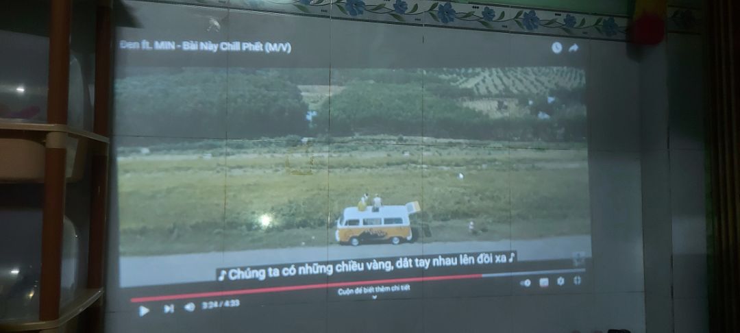 giao hàng nhanh, đóng gói cẩn thận, hài lòng vs sản phẩm
ko có hdsd bằng tiếng việt, mở lên sốc nhẹ khi toàn tiếng thái và hình ảnh mờ câm, giao diện ko như shop và các bạn khác review... tưởng đã mất tiền mà ko đc j r đó, haizzzz
dành ít nhất 3h tự mò và nhờ sự trợ giúp từ anh kĩ sư điện, mình mới sử dụng được, khoảng cách là điều quan trọng, vì 2 len điều chỉnh khá dễ, sau đó để xa đến khi nào rõ nhất thì thôi. với mình là khoảng 1m8
sản phẩm tốt trong tầm giá