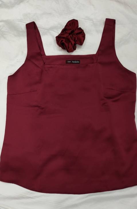 Chất vải mịn đẹp, đường may kỉ, chắc chắn không có chỉ thừa, lên form rất đẹp, Cảm ơn Cô chủ shop tư vấn rất nhiệt tình và thân thiện.