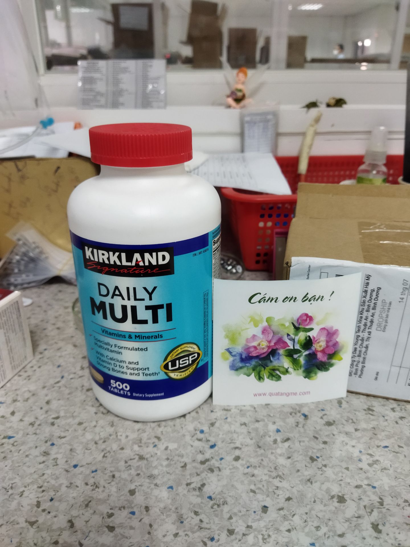 giao hàng rất nhanh ạ. mới bắt đầu sử dụng nên hiệu quả thì chưa biết. chỉ là vitamin nên mình nghĩ nếu có hiệu quả sẽ khó cảm nhận như thuốc.