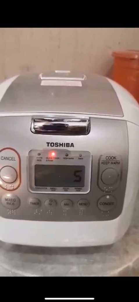 Nồi đẹp. Mua cái thứ 2 ở đây rồi. Cái 1,8l mình xài. Còn cái 1l này mua cho ba mình dùng. Ship về nghệ an vẫn đc freeship. Nồi dày đẹp nóng lâu. Để chế độ hâm 2 hôm cơm vẫn k bị khô Nồi đẹp. Mua cái thứ 2 ở đây rồi. Cái 1,8l mình xài. Còn cái 1l này mua cho ba mình dùng. Ship về nghệ an vẫn đc freeship. Nồi dày đẹp nóng lâu. Để chế độ hâm 2 hôm cơm vẫn k bị khô