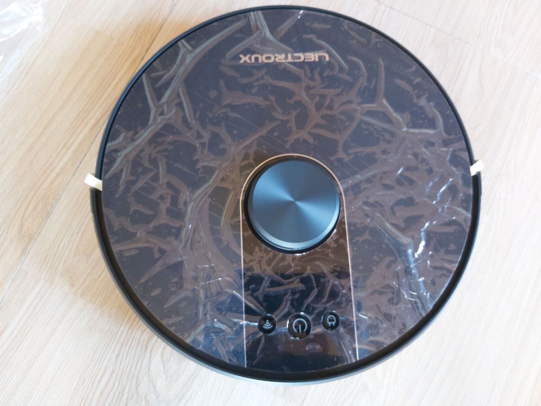 khá thông minh, lực hút mạnh, app smart life hơi khó xài, lẫn lộn cả tiếng trung, Anh và Việt. Nhận wifi nhanh và khỏe, dù đang ở gói thấp nhất, tổng quan là dễ sử dụng, cần cải tiến lại app cho đơn giản hơn, menu đơn giản hơn. Có khả năng cập nhật fimware qua OTA. Đánh giá  sản phẩm phù hợp với người tiêu dùng, dù sản phẩm so với máy hút bụi lau nhà chạy bằng cơm thì kém vài phần.