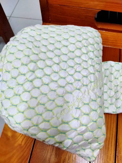 Hàng thực tế và ảnh mô tả khác 1 trời 1 vực. Ảnh mô tả chắc chắn mượt mà, hàng thực tế nhăn nhúm nhão nhão, nhìn như hàng giả.