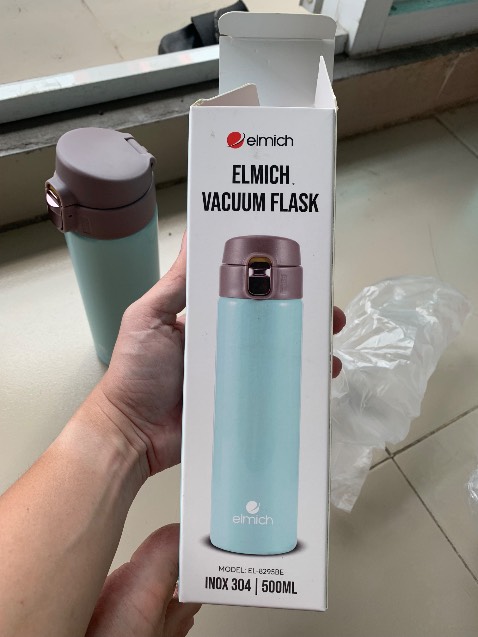 Ấm đẹp, nhẹ, thời gian nấu chỉ 4 phút 38s là sôi. Cần chờ thời gian để biết có bền không. Mua sale 6-6-2025 đuợc 666k và đuợc tặng thêm bình nuớc