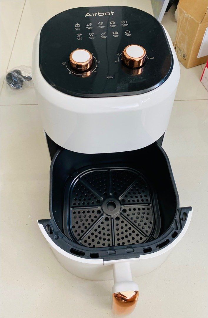 Nồi quá đẹp, xịn xò, làm thử mẻ khoai tây cho con ăn rất ok. Từ nay k phải ra hàng quán mua nữa rồi. Có kèm theo công thức các món rất tiện, đóng gói cẩn thận. Hàng chất lượng, sẽ ủng hộ dài dài