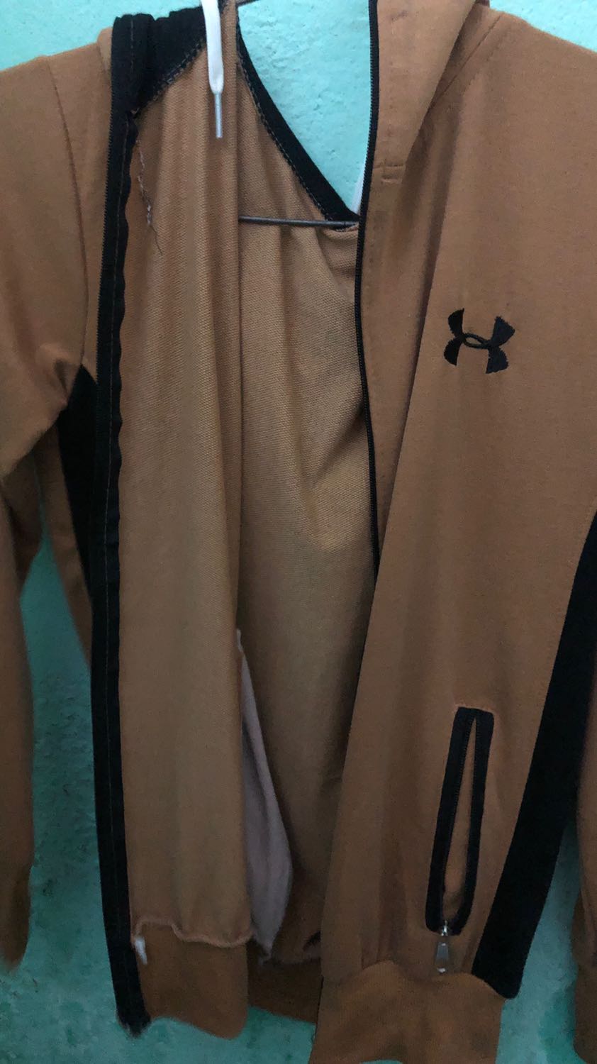 Sản phẩm ko giống hình, 6 túi mà chỉ có 2 tui 2 bên,vải mỏng,ko hài lòng , logo ko giống như hình