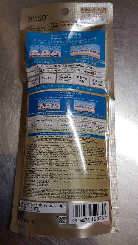 Hàng giao nhanh.Nhân viên giao hàng nhiệt tình.Đầy đủ quà tặng kèm.Hạn sử dụng còn dài.Sữa này dùng chống nắng tốt, không nhờn, không rít da.Cảm ơn shop.