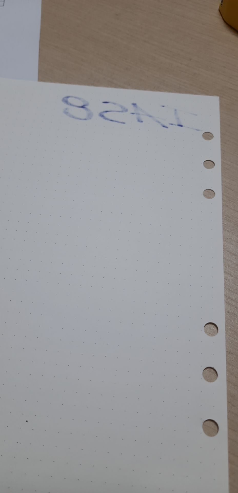 Bút hôi cồn kinh khủng. Viết 1 phát lem luôn.