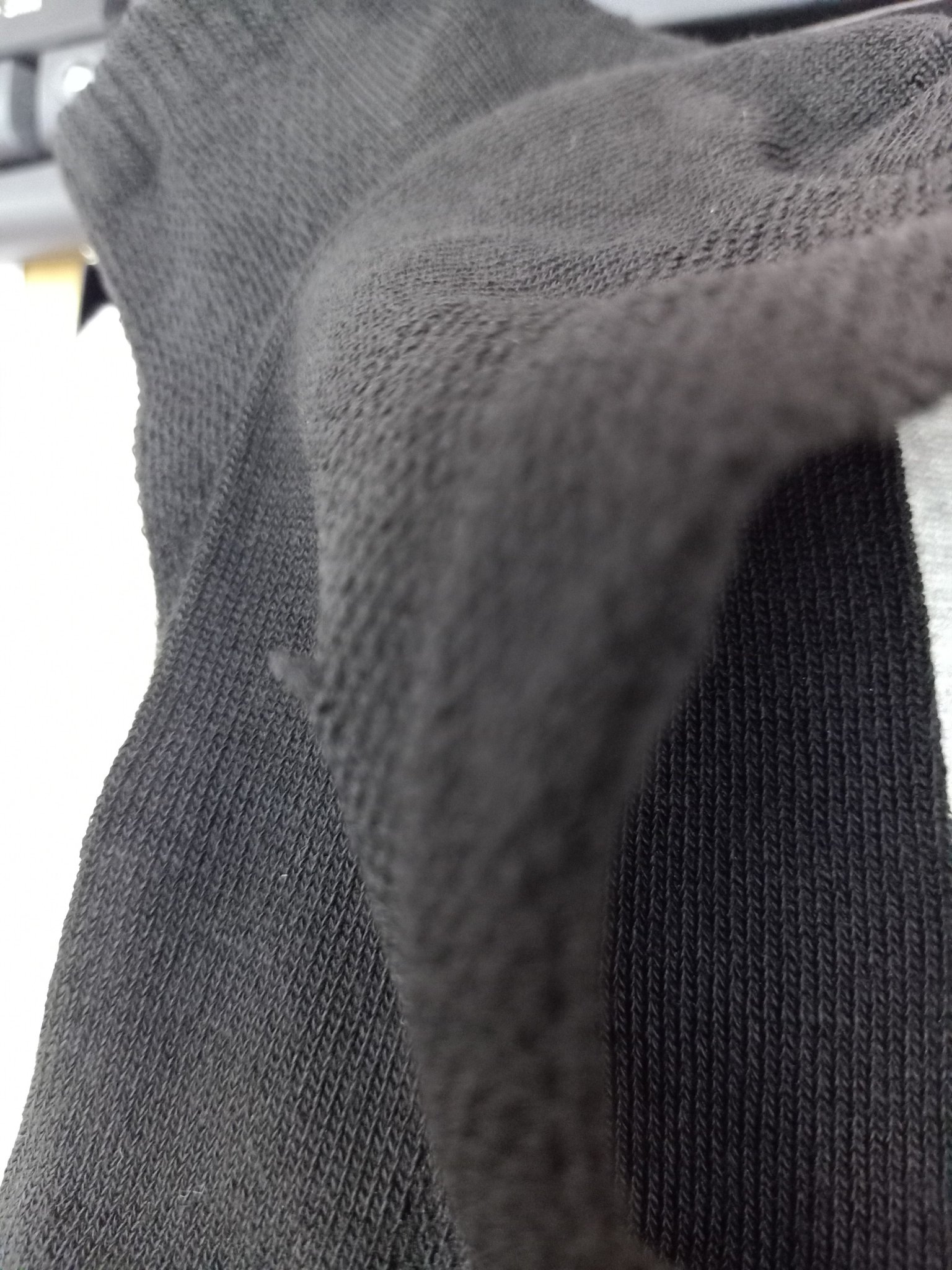 Mình vừa nhận hàng, tuy nhiên, tất xếp không đẹp, không như hình, rồi còn bị xù nữa, nói chung là k hài lòng lắm. Còn bé nữa, mua cho nam đi mà mình đi vừa, không biết ông chồng đi vừa không nữa.