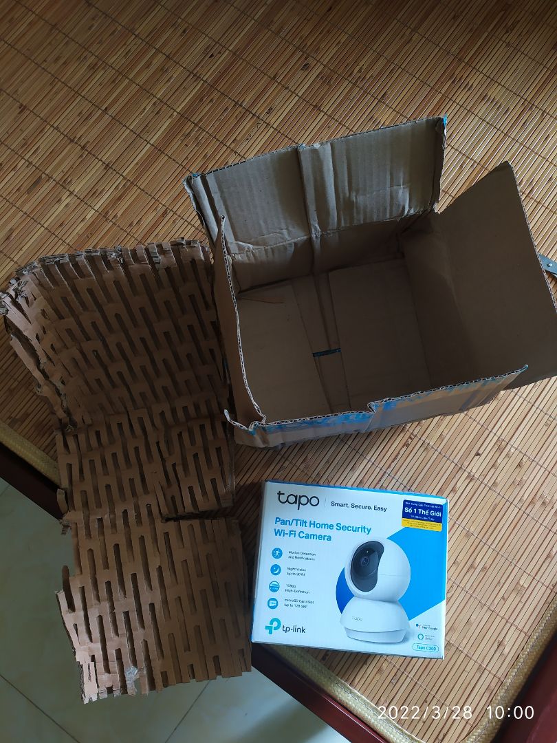 sản phẩm k có thẻ nhớ kèm, nhìn  ảnh khách hàng khác thì lại có, cam này dùng bất tiện hơn cái carecam tôi đang dùng, chia sẻ người khác k gọi thoại được, muốn dùng nhiều chức năng lại phải thêm tiền. đắt hơn 200k so với carecam mà độ nét cũng như nhau, mà lại bất tiện hơn quá thất vọng