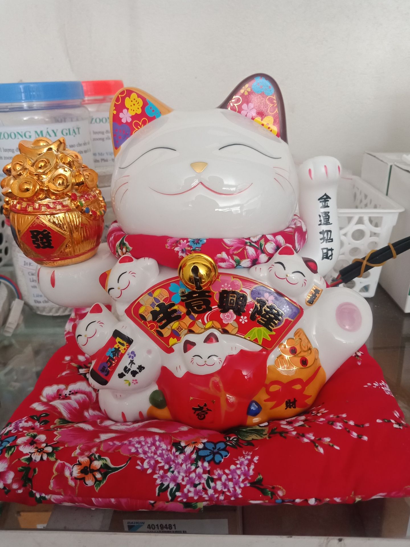 mặc dù hơi khác mẫu nhưng vẫn đẹp