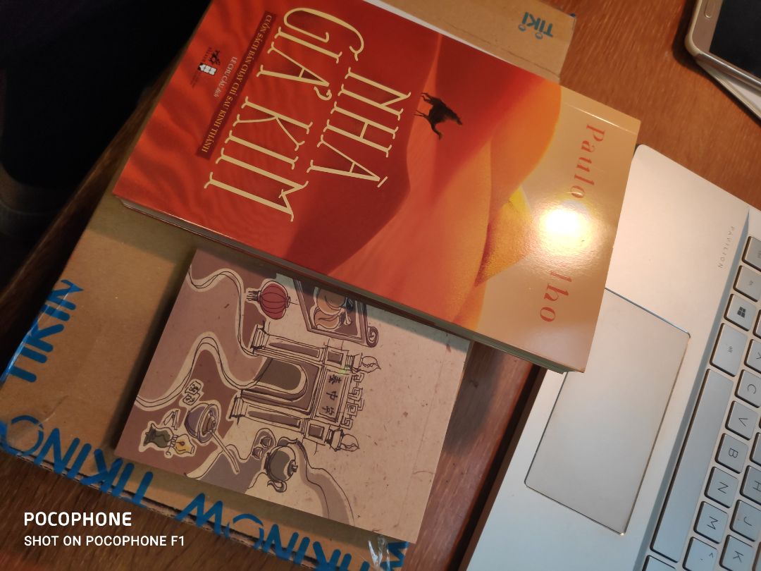 Đóng gói cẩn thận, giao hàng nhanh, sách mới cứng hoàn toàn. Hài lòng!