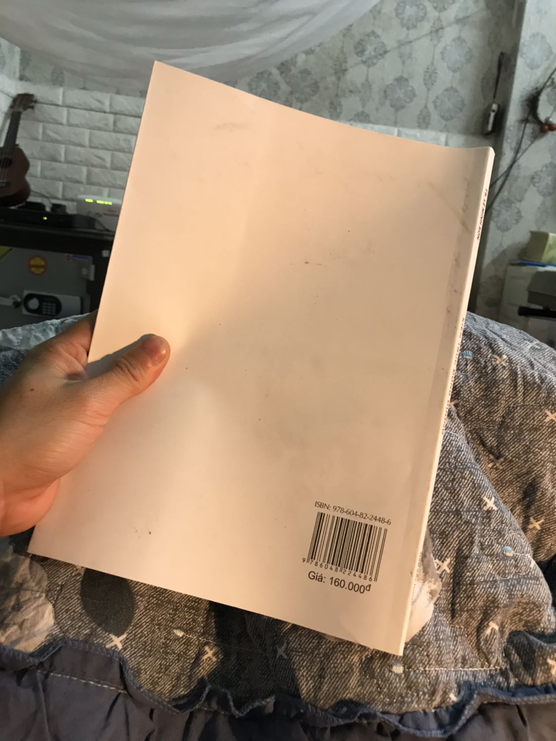 Sách lỗi tùm lum, sai chính tả, cách dòng.... nội dung không phong phú, không đi sâu vào kiến trúc. Sách cảm giác rẻ tiền.&