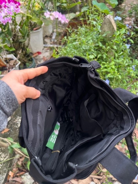 Chất vải dày dặn, đường may chắc chắn, đẹp . Nhiều ngăn tiện lợi khi để đồ dùng, đáng mua, đóng gói kĩ, giao hàng nhanh năm sao nha shop