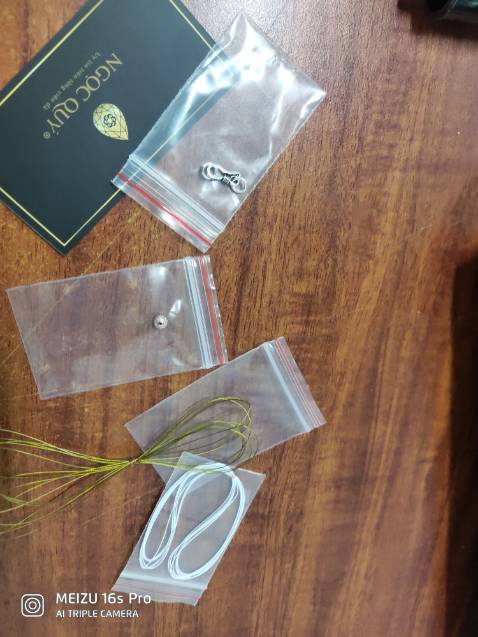 (*) Đánh giá không tính điểm
Bên nhà bán giao thiếu cho mình 1 móc khoá bạc nhé.