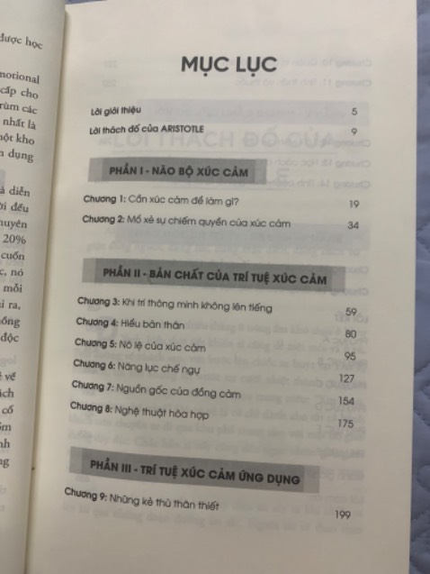 Sách lỗi chính tả nhiều quá, cảm giác như đọc sách giả. Nội dung sách thì hay và khá khó hiểu. Đóng gói sách ổn, sách khá dày Sách lỗi chính tả nhiều quá, cảm giác như đọc sách giả. Nội dung sách thì hay và khá khó hiểu. Đóng gói sách ổn, sách khá dày