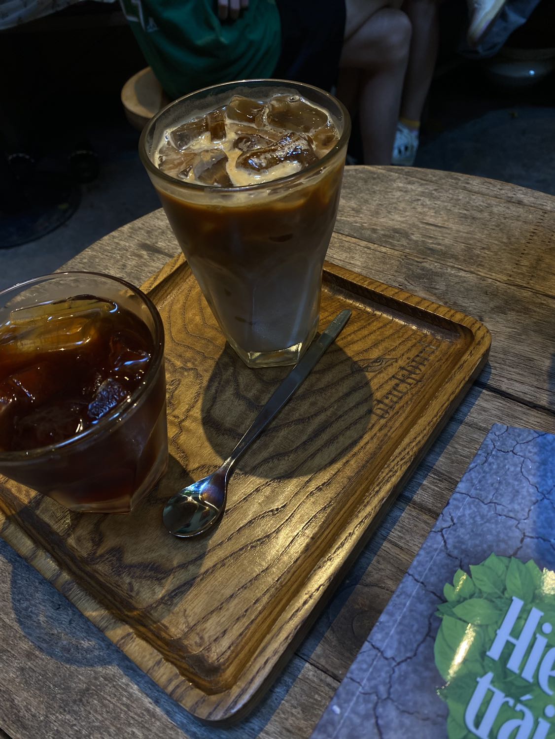 Sống bình yên giữa lao đao cuộc đời qua những lời dạy của Thầy. Một cuốn sách hay giúp mình thay đổi cách nhìn nhận về những điều vẫn đang diễn ra trong cuộc sống: hạnh phúc, khổ đau, tình thương, ích kỷ, thành công…