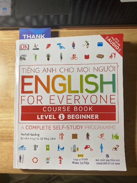 Ổn, dùng được cho người mới bắt đầu hoặc muốn học lại theo cách từng ít một, không quá chú trọng nhiều vào ngữ pháp, song song nghe và nói lặp lại nhiều hơn, nên mua bản dịch tiếng Việt để hiểu giải thích ngữ pháp dễ dàng hơn.