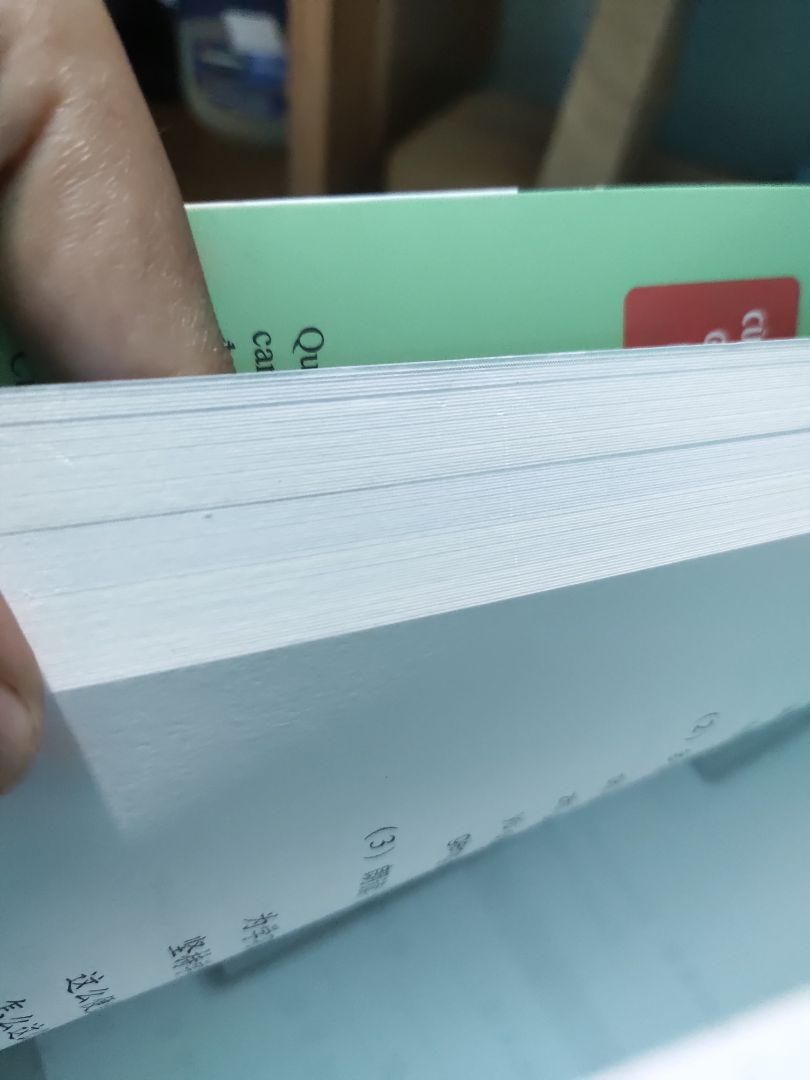 Chữ trong sách mảnh và khá mờ, file nghe thì không sài được cuốn 1 lẫn 2. Mình thấy sách hơi lạ tại vì giấy có 2 màu khác màu, không biết có lí do gì không. Sách có bị cong xíu nhưng không sao. Mình không ở thành phố nên ship hơi đắt với mình. Cảm ơn vì đã đọc nhận xét của mình