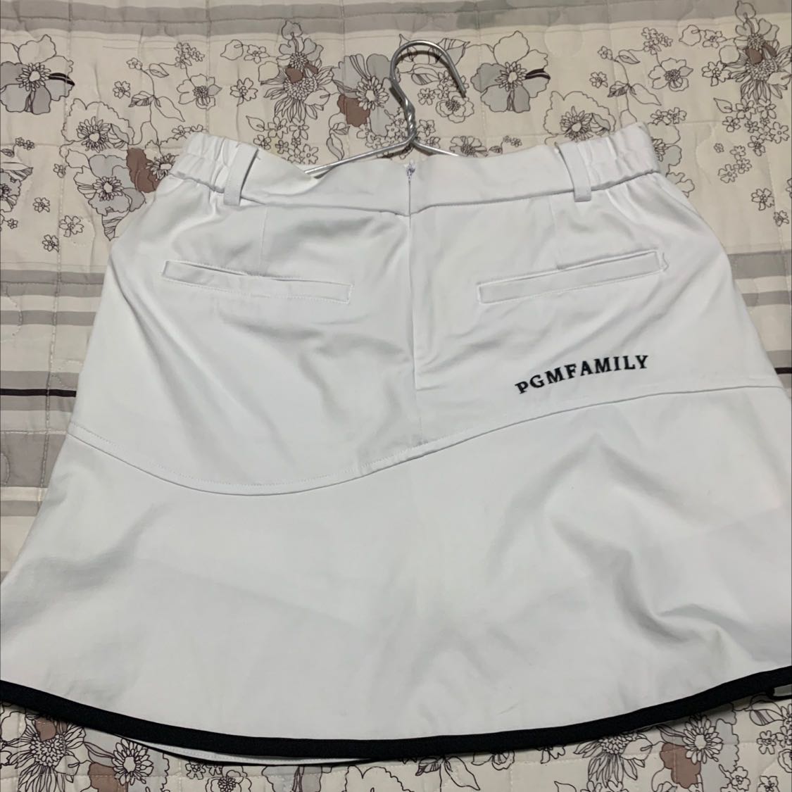 Vải dày dặn.
Co giãn tốt.
Dịch vụ tốt, mình liên hệ đổi size, shop rất nhiệt tình.