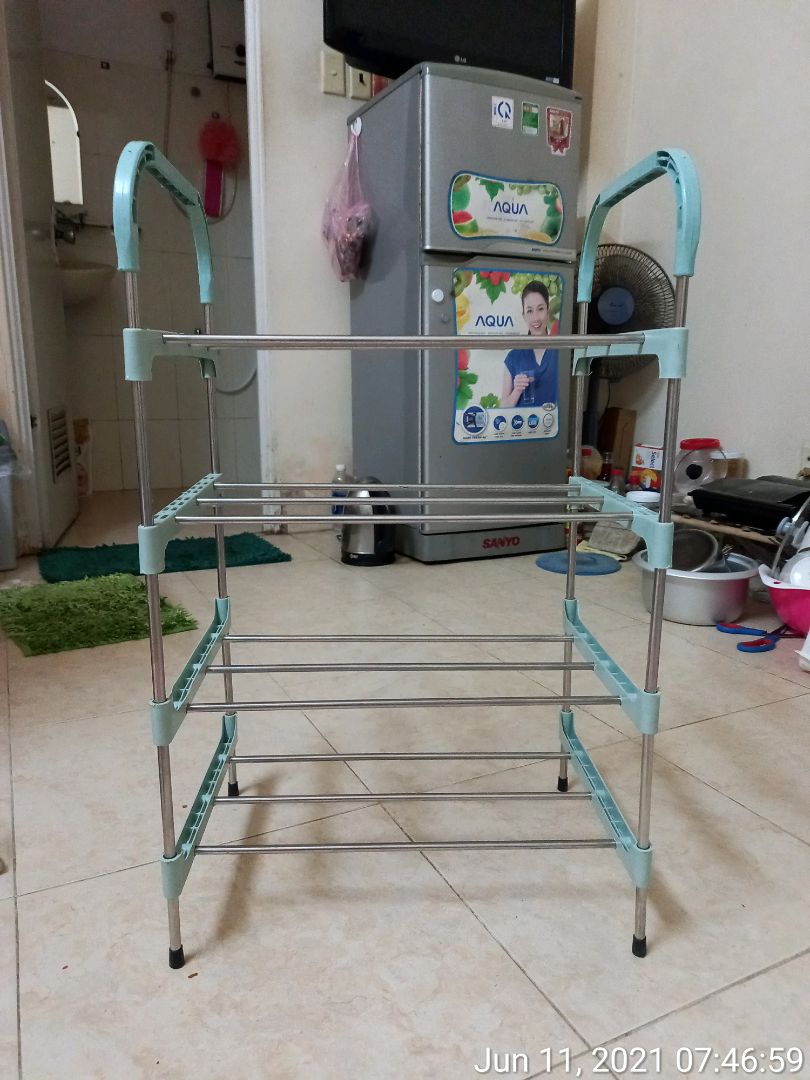 giao hàng thì sớm hơn dự kiến,nếu lỡ khách ko có..mắc công ae giao hàng ko?nên đúng ngày thì đỡ mắc công cho 2 bên.còn kệ tji ko biết nói sao...mình mua kệ 5.tầng....nhưng mở ra chỉ có 4....ko lẽ giờ mình lại kêu shop mang đổi cho mình nữa.nếu muốn có nhiều khách hàng mình nên Chính Xác hơn về mọi mặt