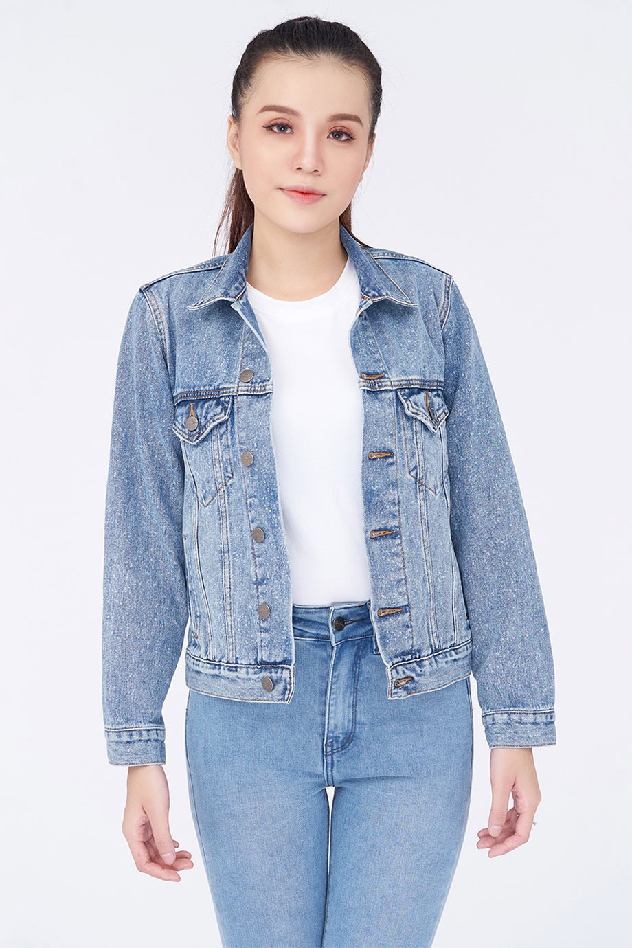 May quá có phần chat với nhà bán hàng, không có mình đặt lộn size rồi . Mình 160kg, nặng 55kg mặc size M vừa đẹp . Sản phẩm đẹp đúng như quảng cáo , chất vải và đường may đều đẹp . Sẽ ủng hộ thêm màu áo đậm nhé shop .