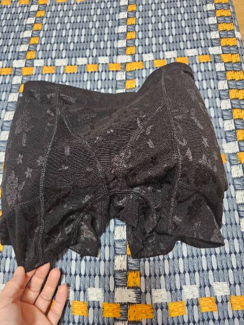 Mặc êm ái dễ chịu ko bị bí và chật chội đâu nha. Dáng cũng đẹp nữa, sẽ đặt thêm cái nữa để thay đổi